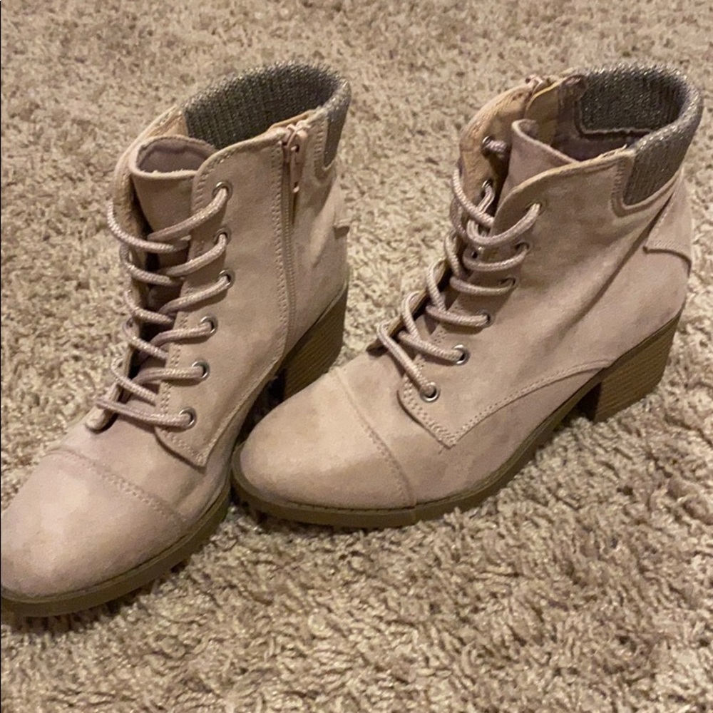 Girls boots